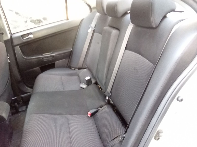 Recambio de asientos traseros para mitsubishi lancer viii (cy_a, cz_a) 2.0 di-d (cy8a) referencia OEM IAM   