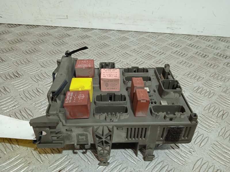 Recambio de caja reles / fusibles para renault laguna ii (bg0) expression referencia OEM IAM 8200004201E  