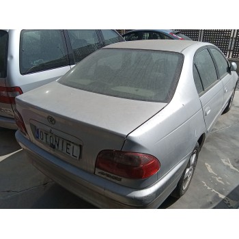 toyota avensis (_t22_) del año 2002