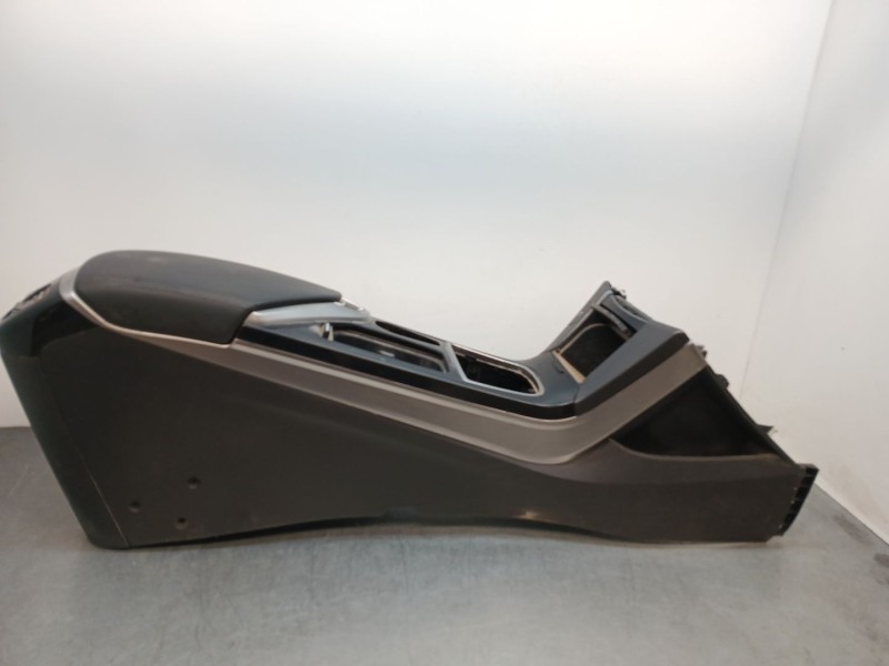 Recambio de apoyabrazos central para hyundai i40 premium referencia OEM IAM 846203z000  