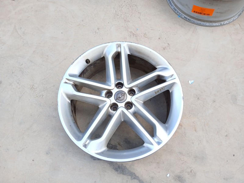 Recambio de llanta para opel mokka x excellence referencia OEM IAM 95016099 X1 19 PULGADAS