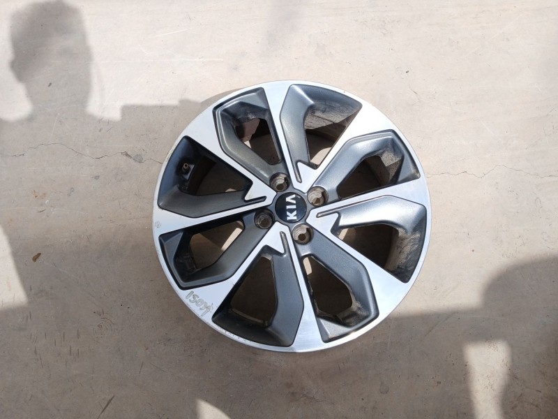 Recambio de llanta para kia stonic (ybcuv) drive referencia OEM IAM 52910H8500 X1 17 PULGADAS