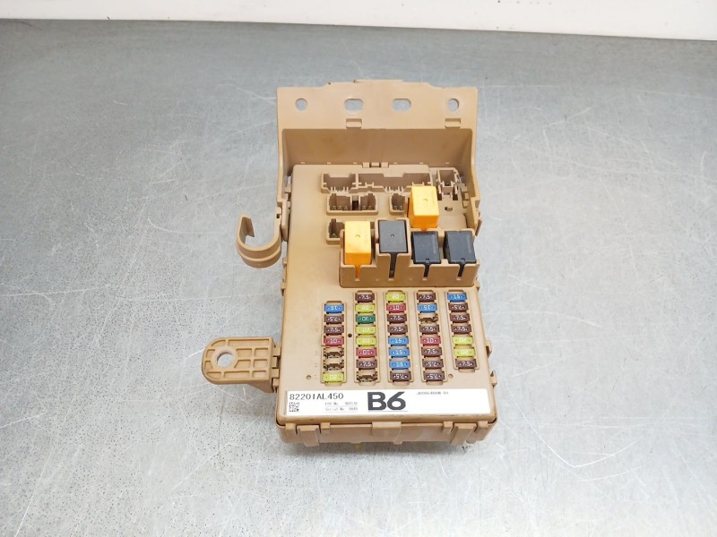 Recambio de caja reles / fusibles para subaru outback (b15) executive plus s awd referencia OEM IAM 82301al450  