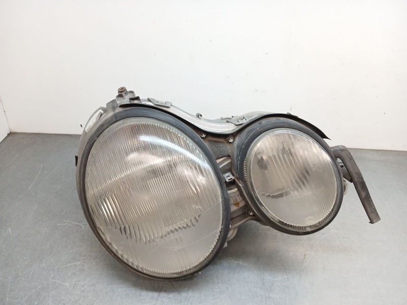 Recambio de faro derecho para mercedes-benz clase e (w210) e 300 turbo-d (210.025) referencia OEM IAM 2108200461  