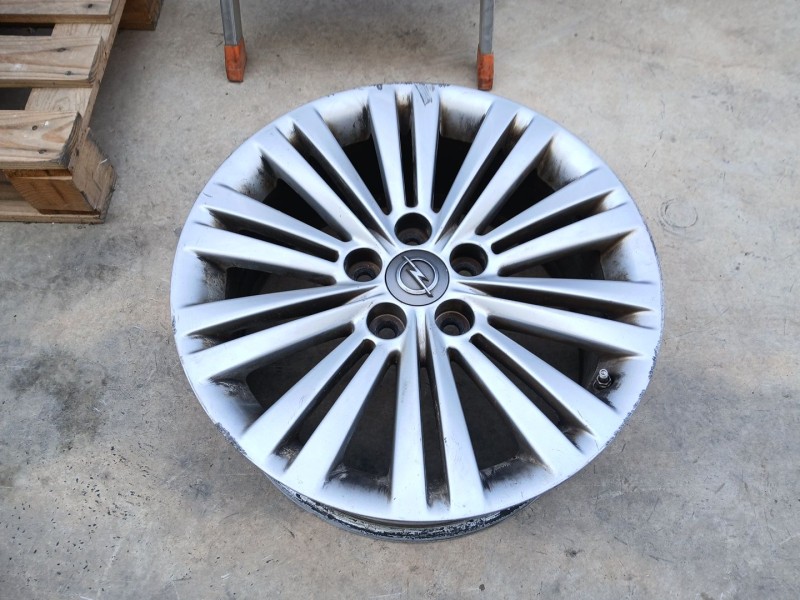 Recambio de llanta para opel insignia sports tourer 2.0 16v cdti referencia OEM IAM OP095 X1 18 PULGADAS