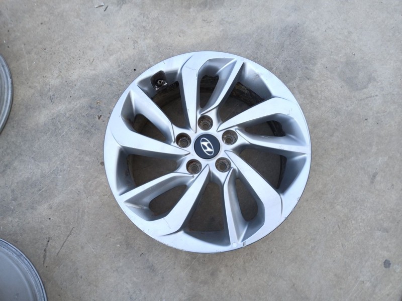 Recambio de llanta para hyundai tucson 25 aniversario 4x2 referencia OEM IAM 52910D7210 X1 17 PULGADAS