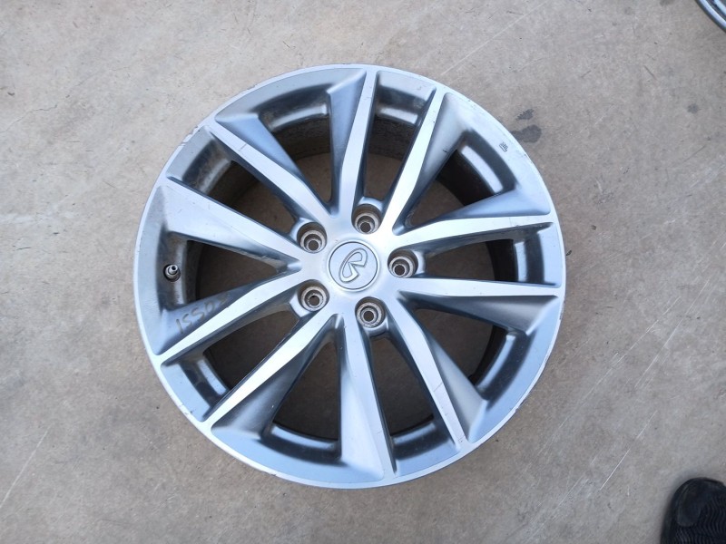 Recambio de llanta para infiniti q50 2.2 diesel cat referencia OEM IAM 4GA3A X1 17 PULGADAS