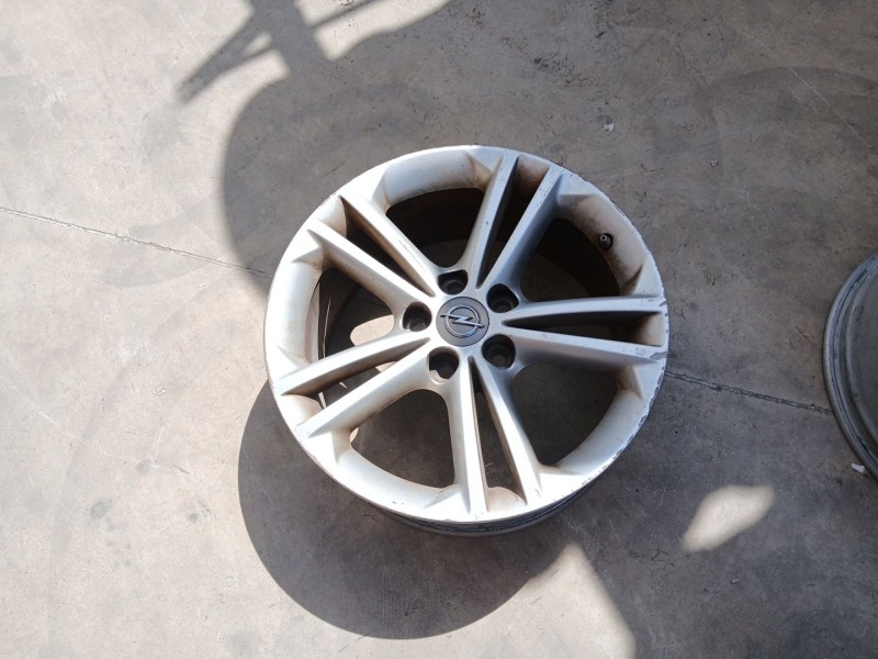 Recambio de llanta para opel insignia berlina sport 4x4 referencia OEM IAM 03UYD X1 18 PULGADAS