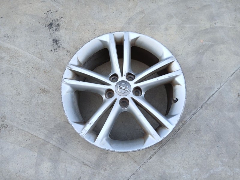 Recambio de llanta para opel insignia berlina sport 4x4 referencia OEM IAM 03UYD X1 18 PULGADAS