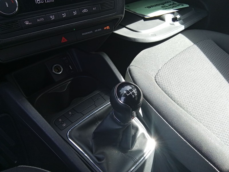 Recambio de palanca cambio para seat ibiza iv st (6j8, 6p8) 1.2 tsi referencia OEM IAM 6C0711049F / 6Q0711116A  