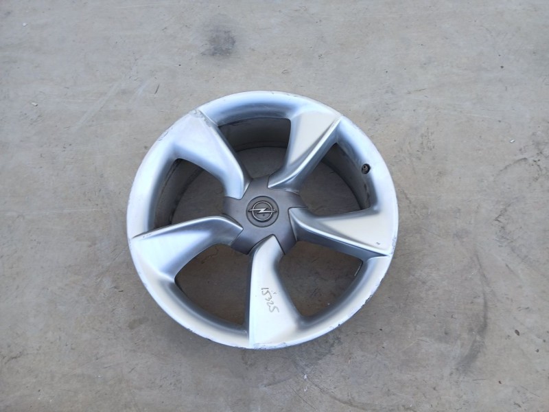 Recambio de llanta para opel astra j gtc sportive referencia OEM IAM 13312751 X1 19 PULGADAS