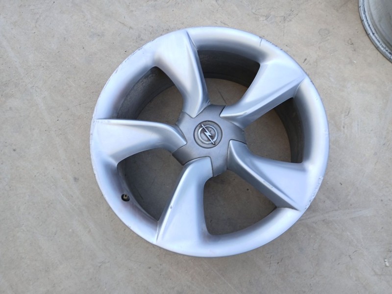 Recambio de llanta para opel astra j gtc sportive referencia OEM IAM 13312751 X1 19 PULGADAS