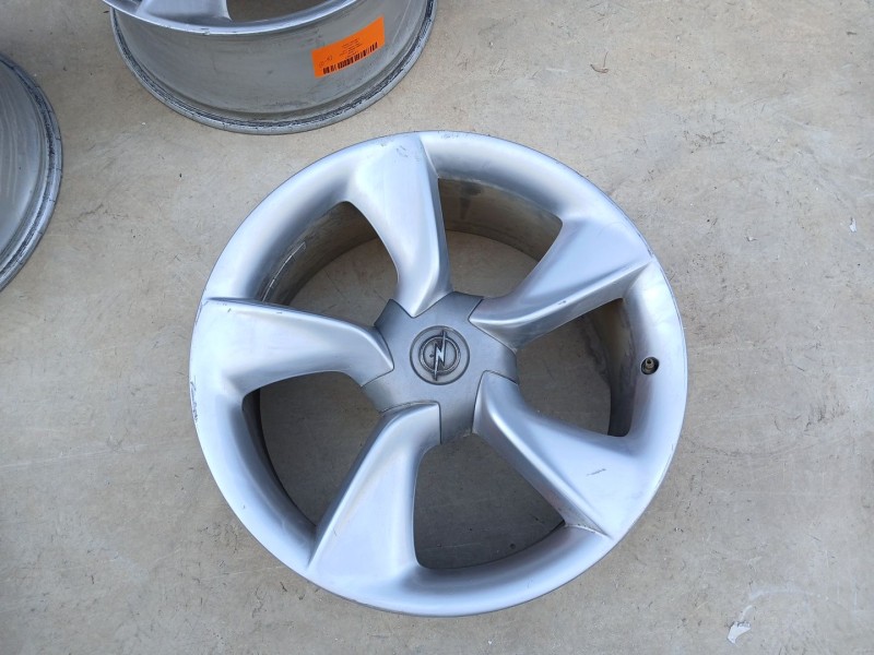 Recambio de llanta para opel astra j gtc sportive referencia OEM IAM 13312751 X1 19 PULGADAS