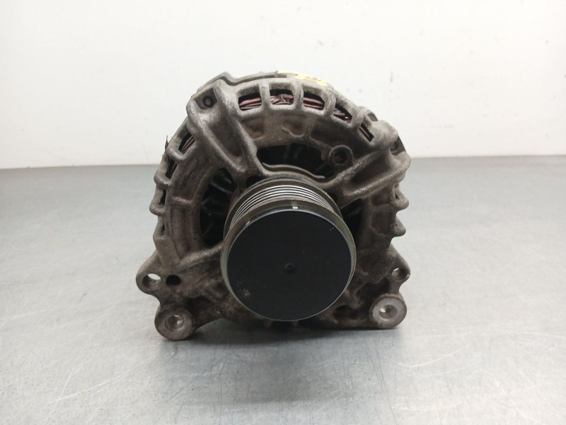 Recambio de alternador para seat ibiza iv (6j5, 6p1) 1.4 tdi referencia OEM IAM 04B903023C  