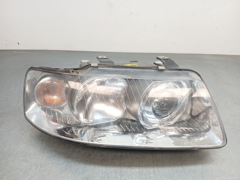 Recambio de faro derecho para audi a3 (8l1) 1.9 tdi referencia OEM IAM 8L0941004AF  