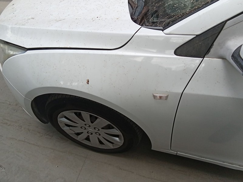 Recambio de aleta delantera izquierda para chevrolet cruze (j300) 1.6 referencia OEM IAM 94560509  