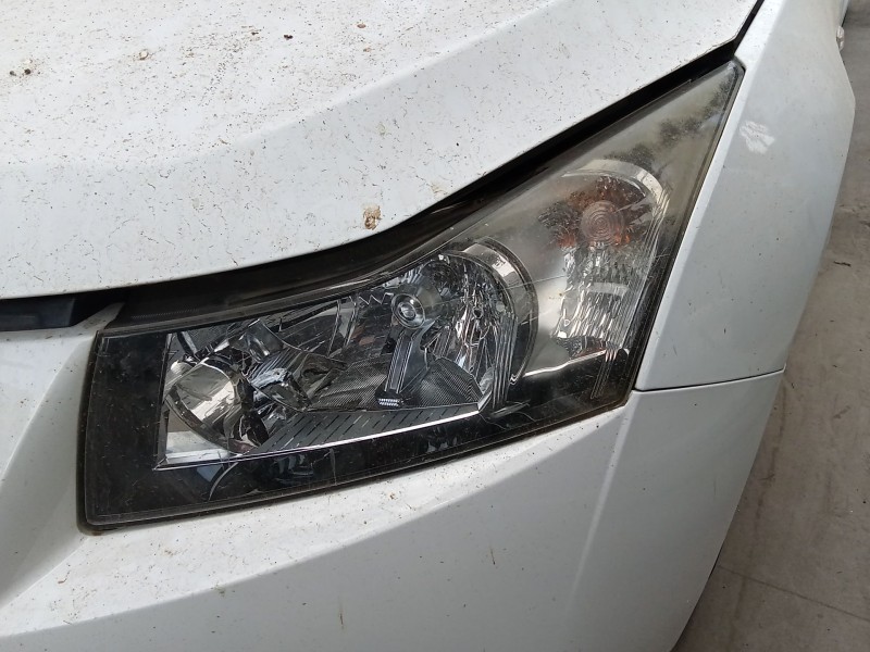 Recambio de faro izquierdo para chevrolet cruze (j300) 1.6 referencia OEM IAM 42371145  