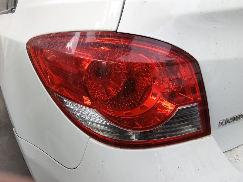 Recambio de piloto trasero izquierdo para chevrolet cruze (j300) 1.6 referencia OEM IAM 95365876  