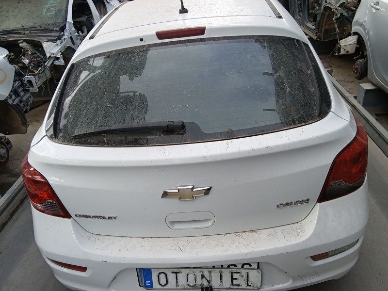 Recambio de porton trasero para chevrolet cruze (j300) 1.6 referencia OEM IAM 95268891  