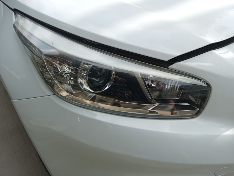 Recambio de faro derecho para kia cee´d (jd) 1.4 crdi 90 referencia OEM IAM 92102A2010  