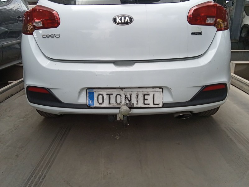Recambio de paragolpes trasero para kia cee´d (jd) 1.4 crdi 90 referencia OEM IAM 86611A2000  