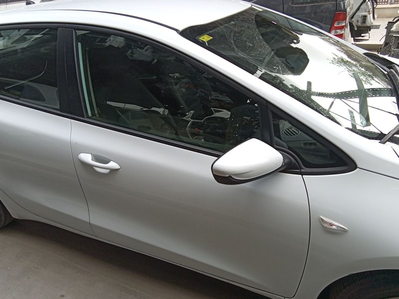 Recambio de puerta delantera derecha para kia cee´d (jd) 1.4 crdi 90 referencia OEM IAM 76004A2000  