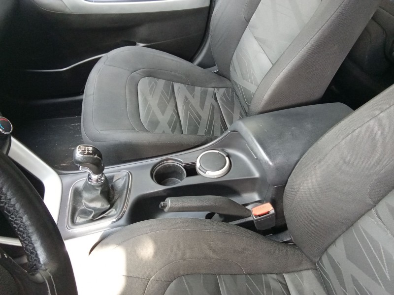Recambio de apoyabrazos central para kia cee´d (jd) 1.4 crdi 90 referencia OEM IAM 84620A2000WK  