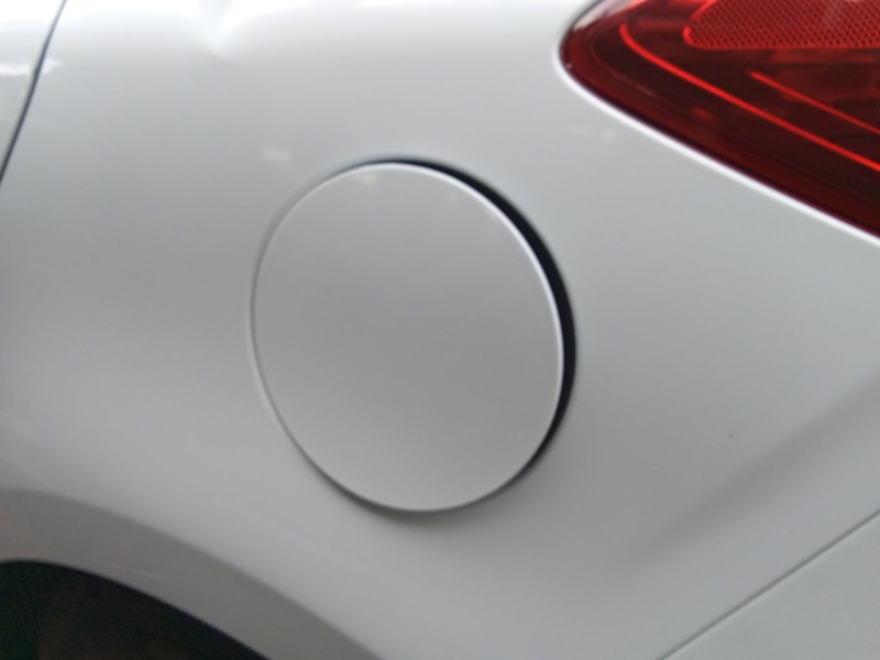 Recambio de tapa exterior combustible para kia cee´d (jd) 1.4 crdi 90 referencia OEM IAM 69510A2000  