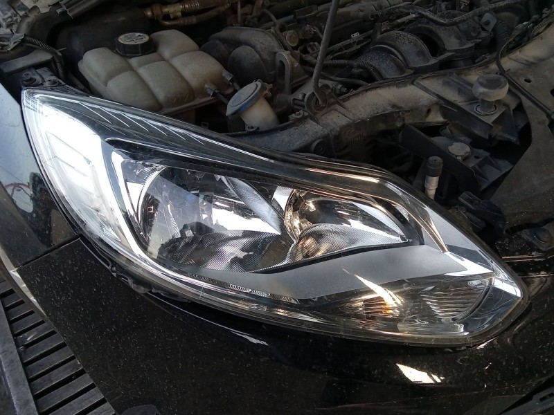 Recambio de faro derecho para ford focus iii 1.6 ti referencia OEM IAM 1873925  