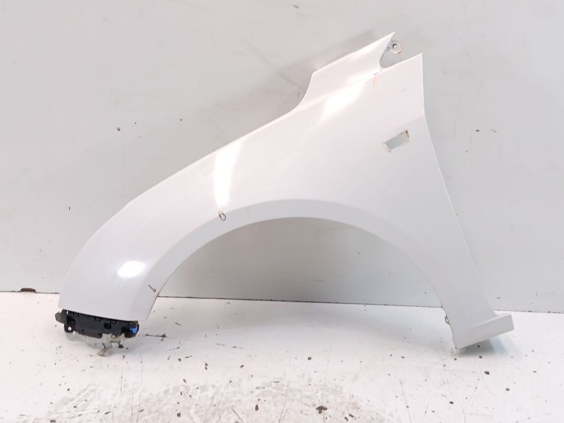 Recambio de aleta delantera izquierda para chevrolet cruze (j300) 1.6 referencia OEM IAM 94560509  