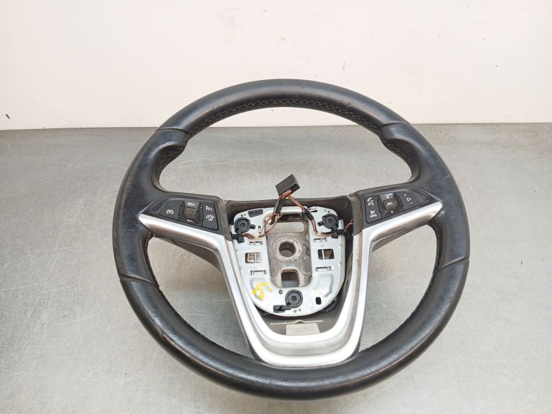 Recambio de volante para opel astra j sports tourer (p10) 1.6 cdti (35) referencia OEM IAM 13351029  