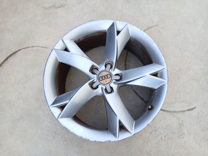 Recambio de llanta para audi a5 (8t3) 2.7 tdi referencia OEM IAM 8T0601025F X1 19 PULGADAS