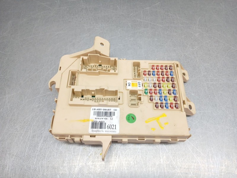 Recambio de caja reles / fusibles para hyundai i30 (gd) 1.4 crdi referencia OEM IAM 91950a6021  