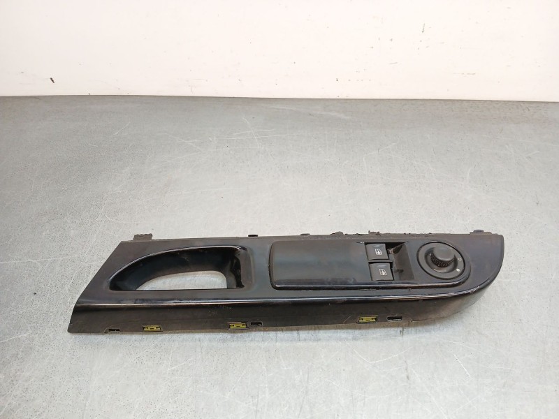 Recambio de mando elevalunas delantero izquierdo para renault clio iv (bh_) 1.5 dci 90 referencia OEM IAM 254118044r  