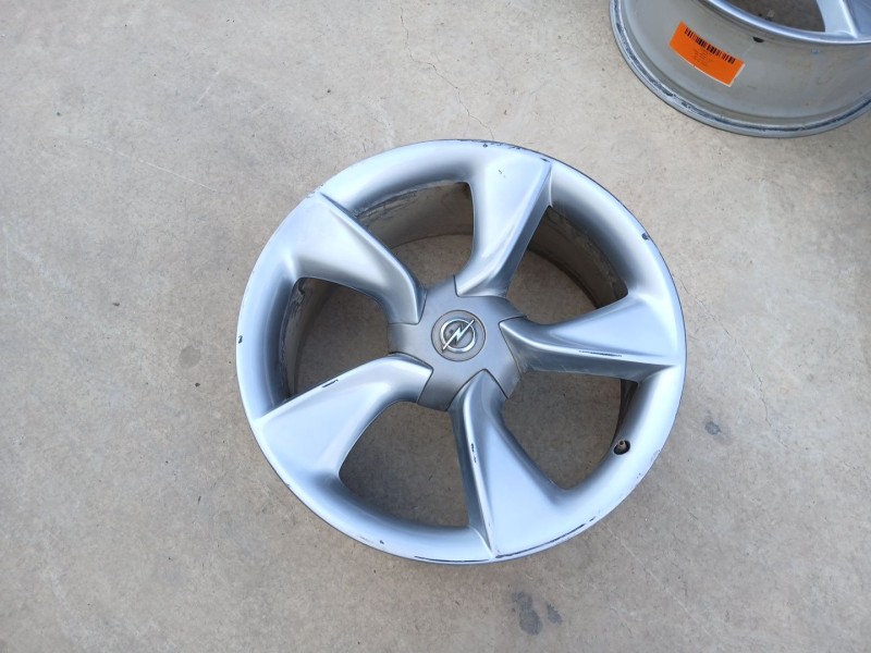 Recambio de llanta para opel astra j gtc sport referencia OEM IAM 13312751 X1 19 PULGADAS