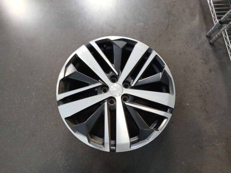 Recambio de llanta para peugeot 5008 gt referencia OEM IAM 9820411177 X1 19 PULGADAS