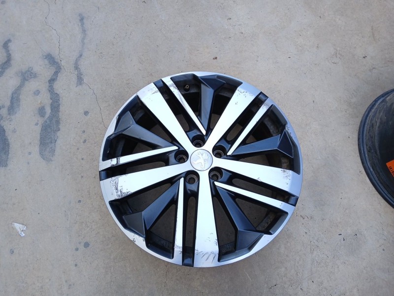 Recambio de llanta para peugeot 5008 gt referencia OEM IAM 9820411177 X1 19 PULGADAS