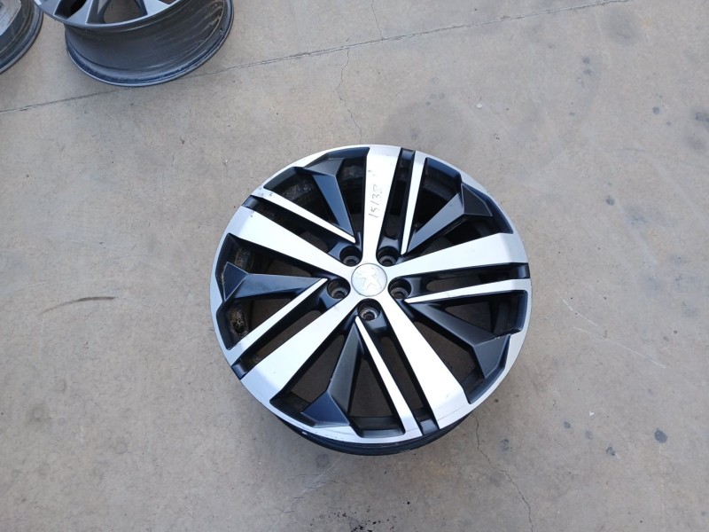Recambio de llanta para peugeot 5008 gt referencia OEM IAM 9820411177 X1 19 PULGADAS