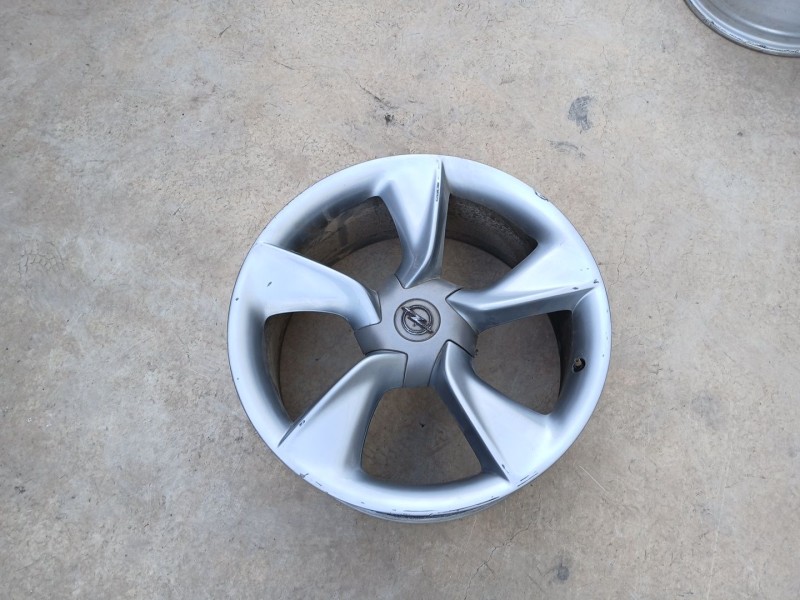 Recambio de llanta para opel astra j gtc sport referencia OEM IAM 13312751 X1 19 PULGADAS