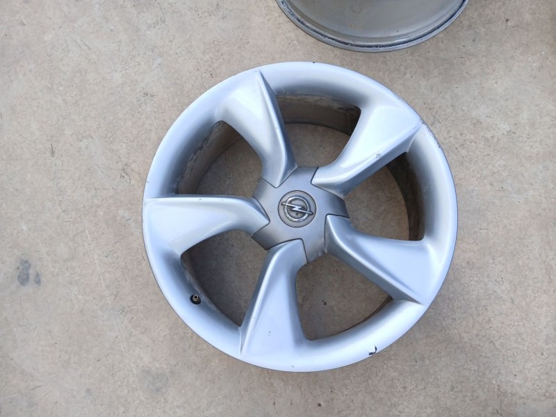 Recambio de llanta para opel astra j gtc sport referencia OEM IAM 13312751 X1 19 PULGADAS