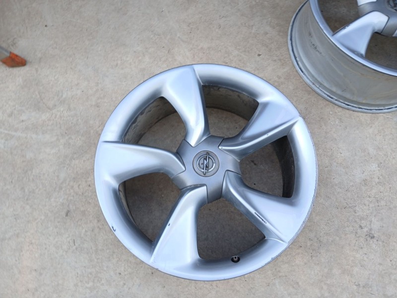 Recambio de llanta para opel astra j gtc sport referencia OEM IAM 13312751 X1 19 PULGADAS