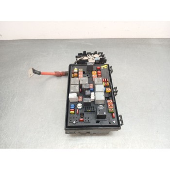 CAJA RELES / FUSIBLES 39065975 