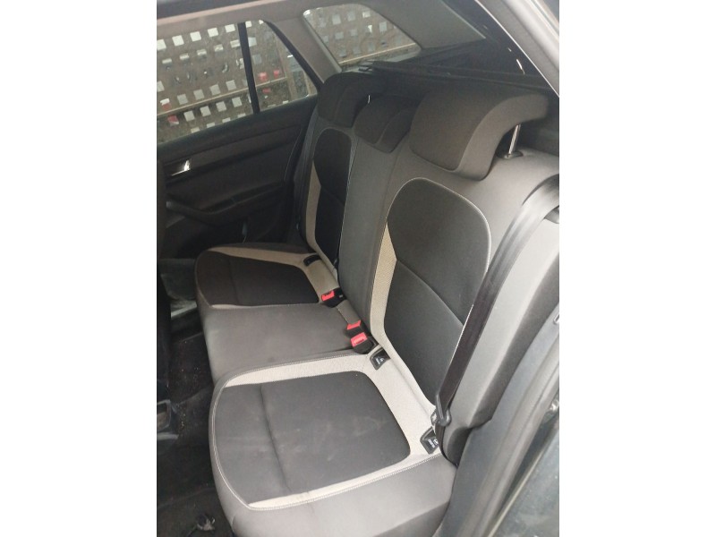 Recambio de asientos traseros para skoda fabia iii station wagon (nj5) 1.0 tsi referencia OEM IAM   