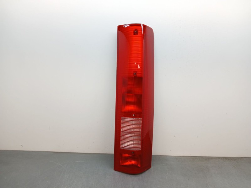 Recambio de piloto trasero derecho para iveco daily combi referencia OEM IAM 98472979  16421132