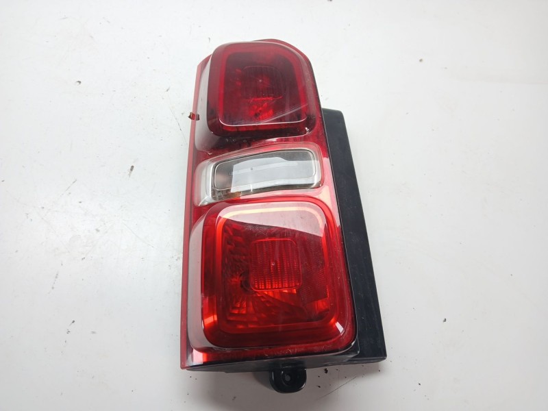 Recambio de piloto trasero izquierdo para opel vivaro c furgoneta (k0) 1.5 4x4 referencia OEM IAM 9808243180  