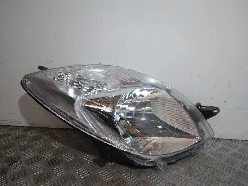 Recambio de faro derecho para toyota yaris (ksp9/scp9/nlp9) referencia OEM IAM 811300D120 NUEVO FASE I ( 05-08)