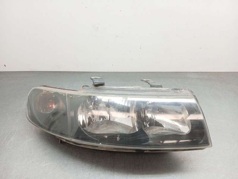 Recambio de faro derecho para seat leon (1m1) 1.6 16 v referencia OEM IAM 1m1941002d  