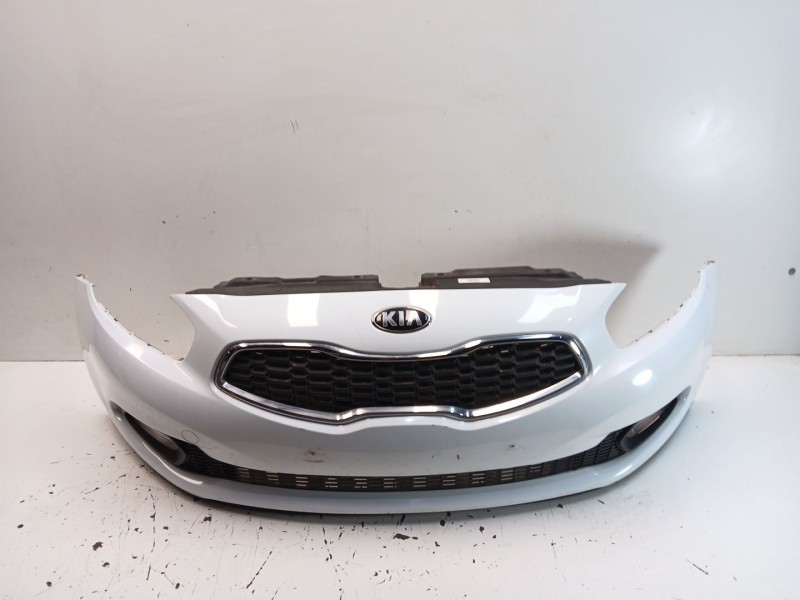 Recambio de paragolpes delantero para kia cee´d (jd) 1.4 crdi 90 referencia OEM IAM 86511A2000  