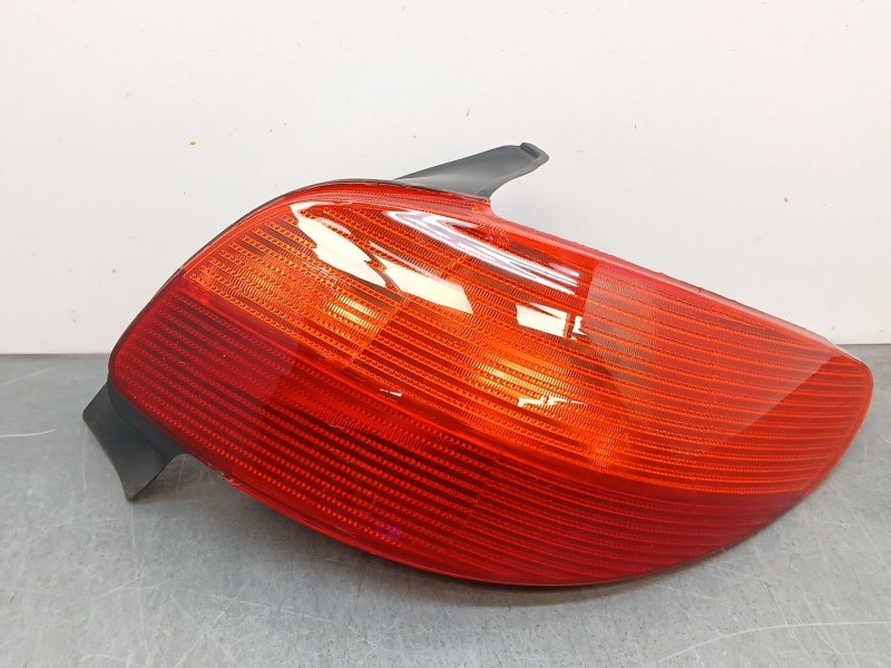 Recambio de piloto trasero derecho para peugeot 206 berlina referencia OEM IAM 6351p1 16544032 