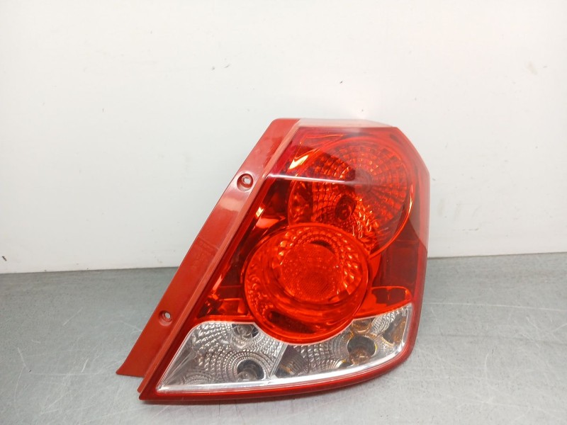 Recambio de piloto trasero derecho para chevrolet aveo / kalos hatchback (t200) 1.4 16v referencia OEM IAM 082221908r  